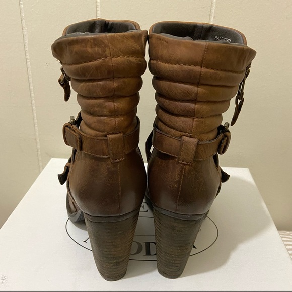 βSOLDβ STEVE MADDEN Raleigh Cognac Boots - Picture 6 of 9